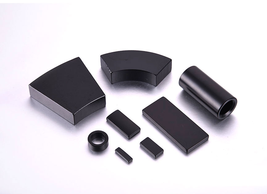 What is the difference between ferrite magnet and neodymium magnet